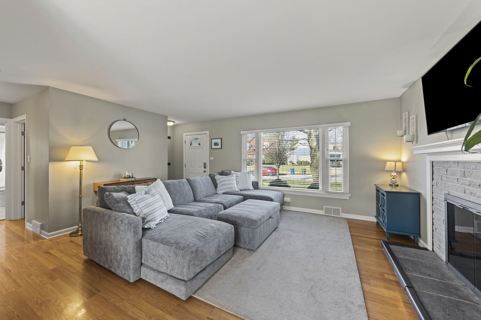 151 E Road Glen Ellyn, IL 60137 - Photo 4 of 38 Gallery Image 4