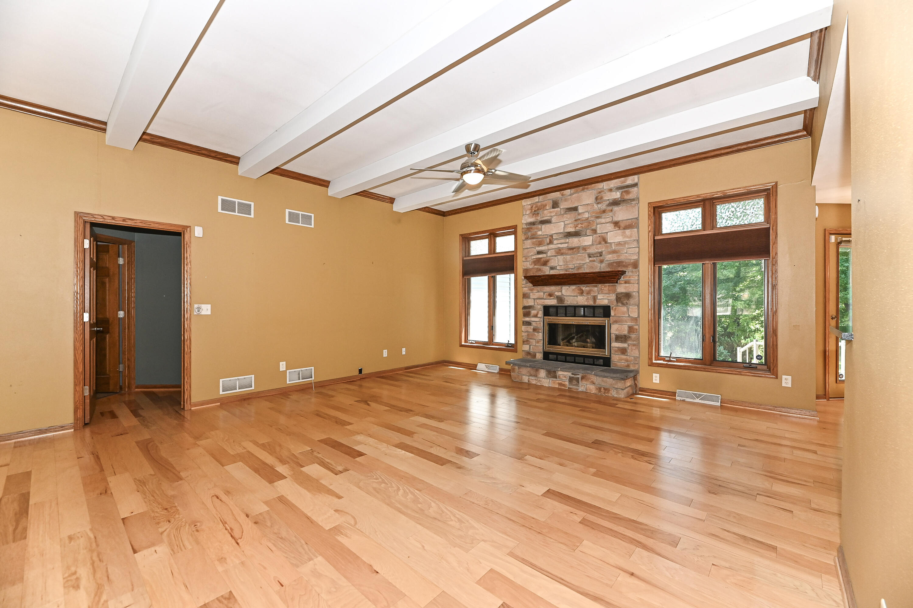 422 Eastern Trail Mukwonago, WI 53149 - Photo 7 of 49 Great room