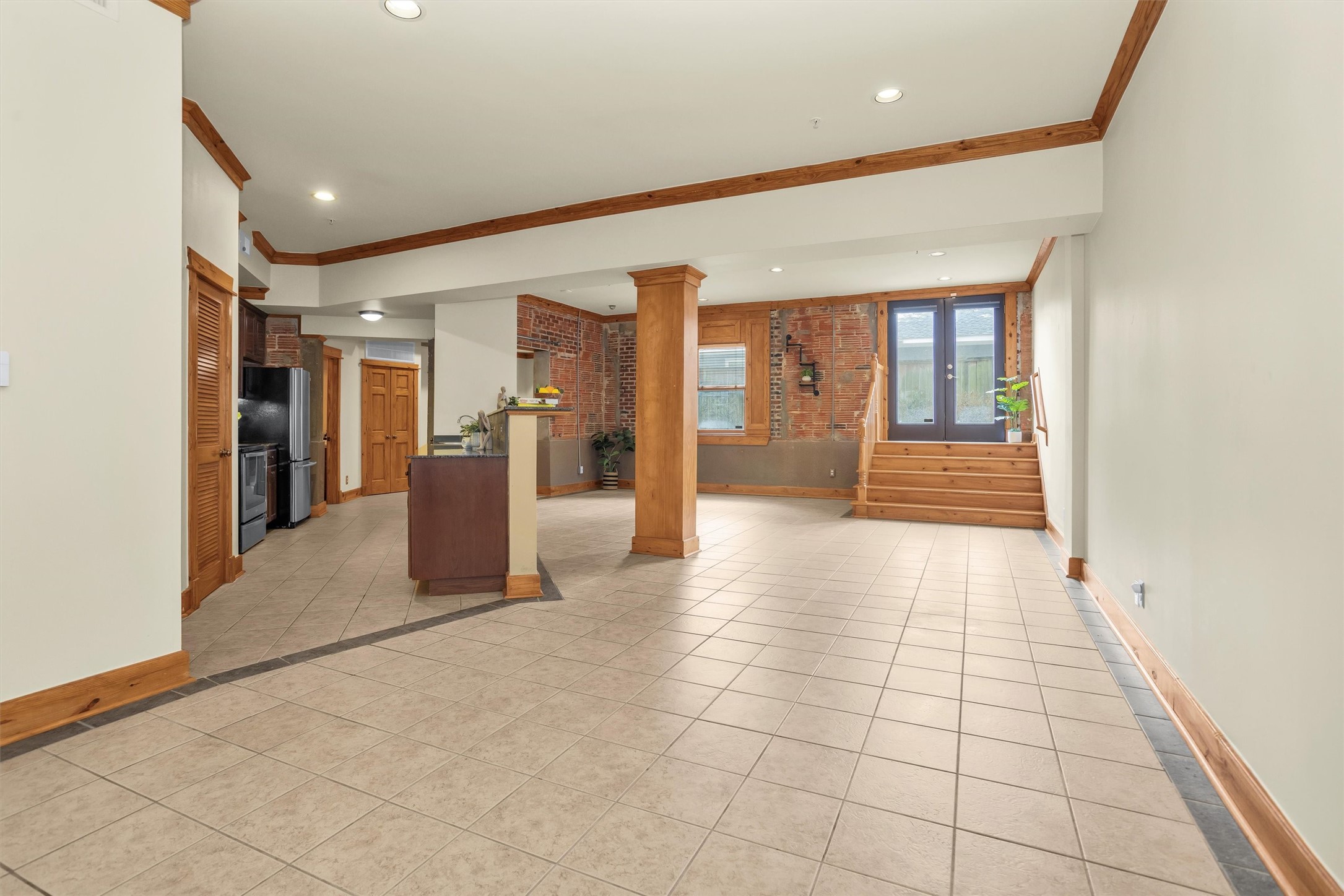 215 West Norma Street, Unit 104 Houston, TX 77009 - Photo 12 of 37 a view of a hallway with wooden floor and a living room