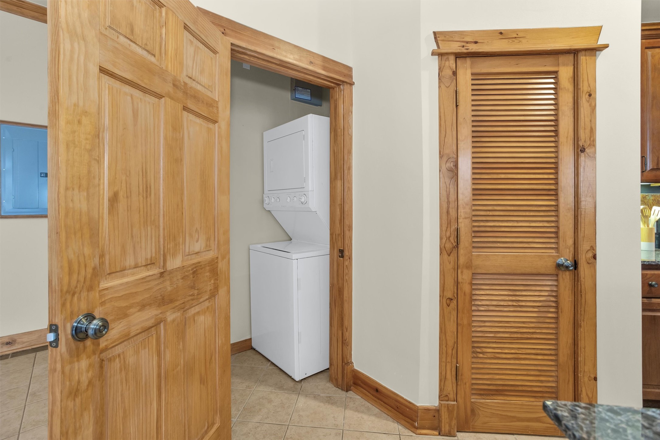 215 West Norma Street, Unit 104 Houston, TX 77009 - Photo 21 of 37 a view of a bathroom with a shower
