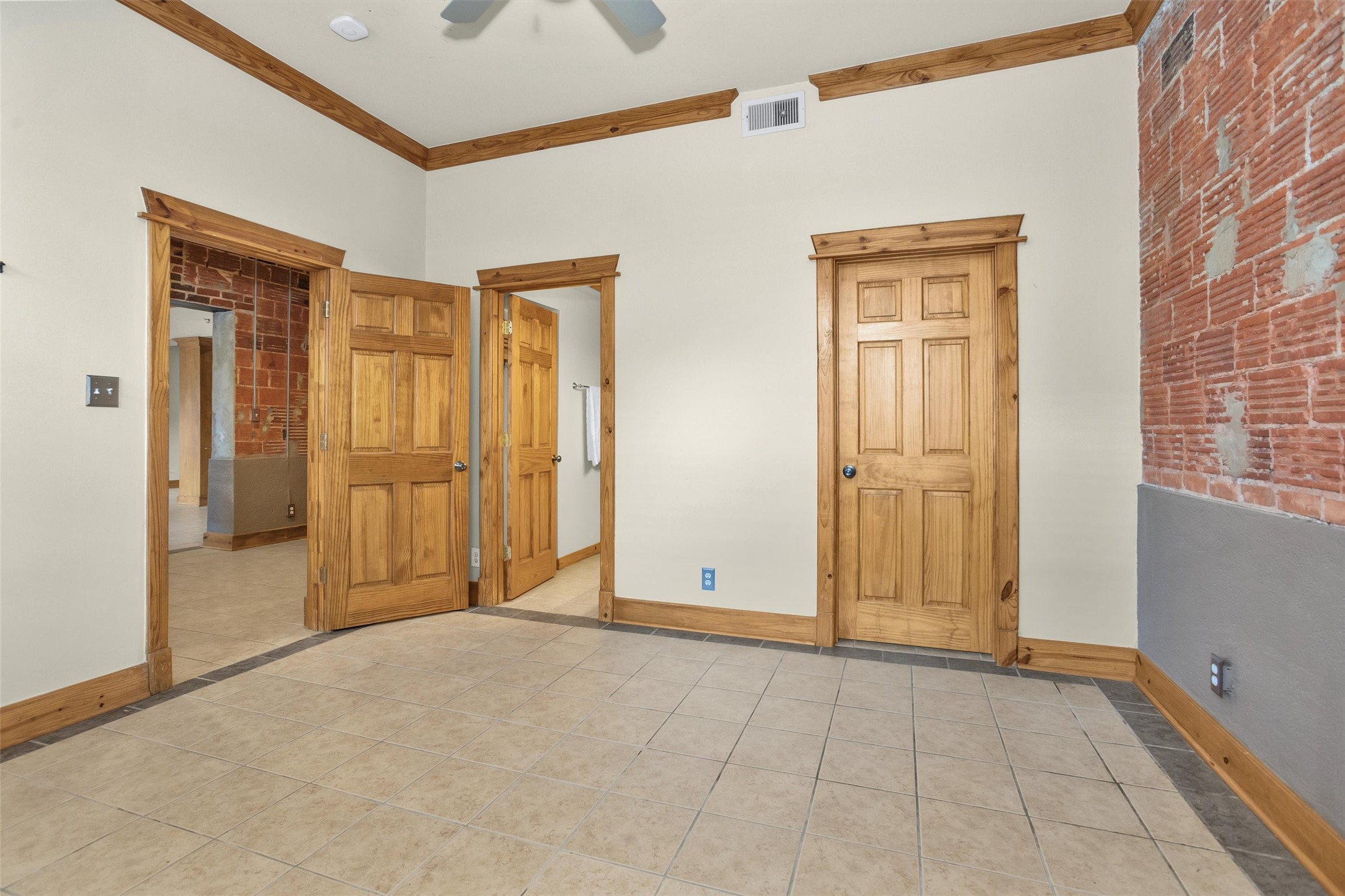 215 West Norma Street, Unit 104 Houston, TX 77009 - Photo 30 of 37 a view of an empty room