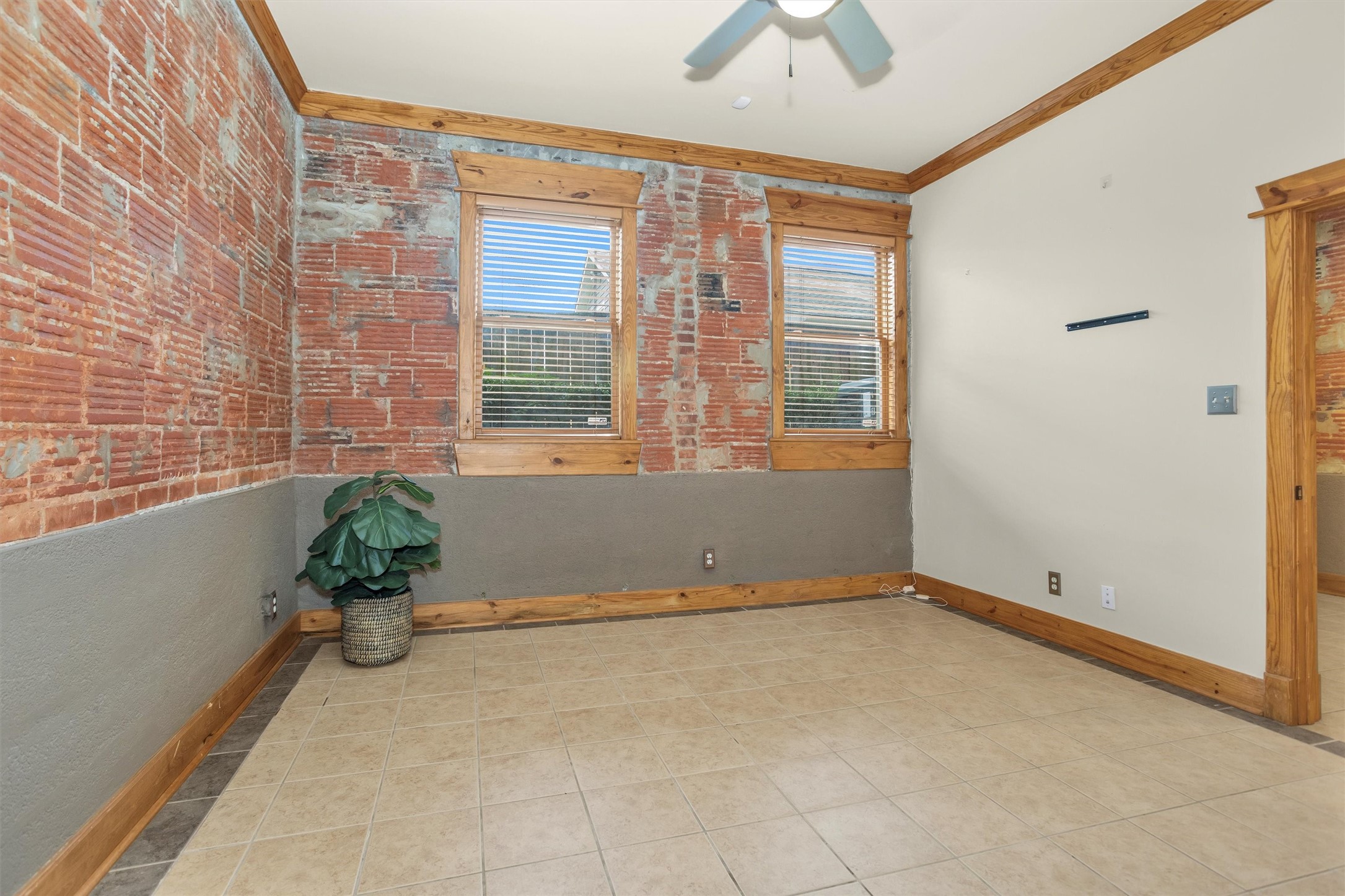 215 West Norma Street, Unit 104 Houston, TX 77009 - Photo 31 of 37 a view of an empty room with a window