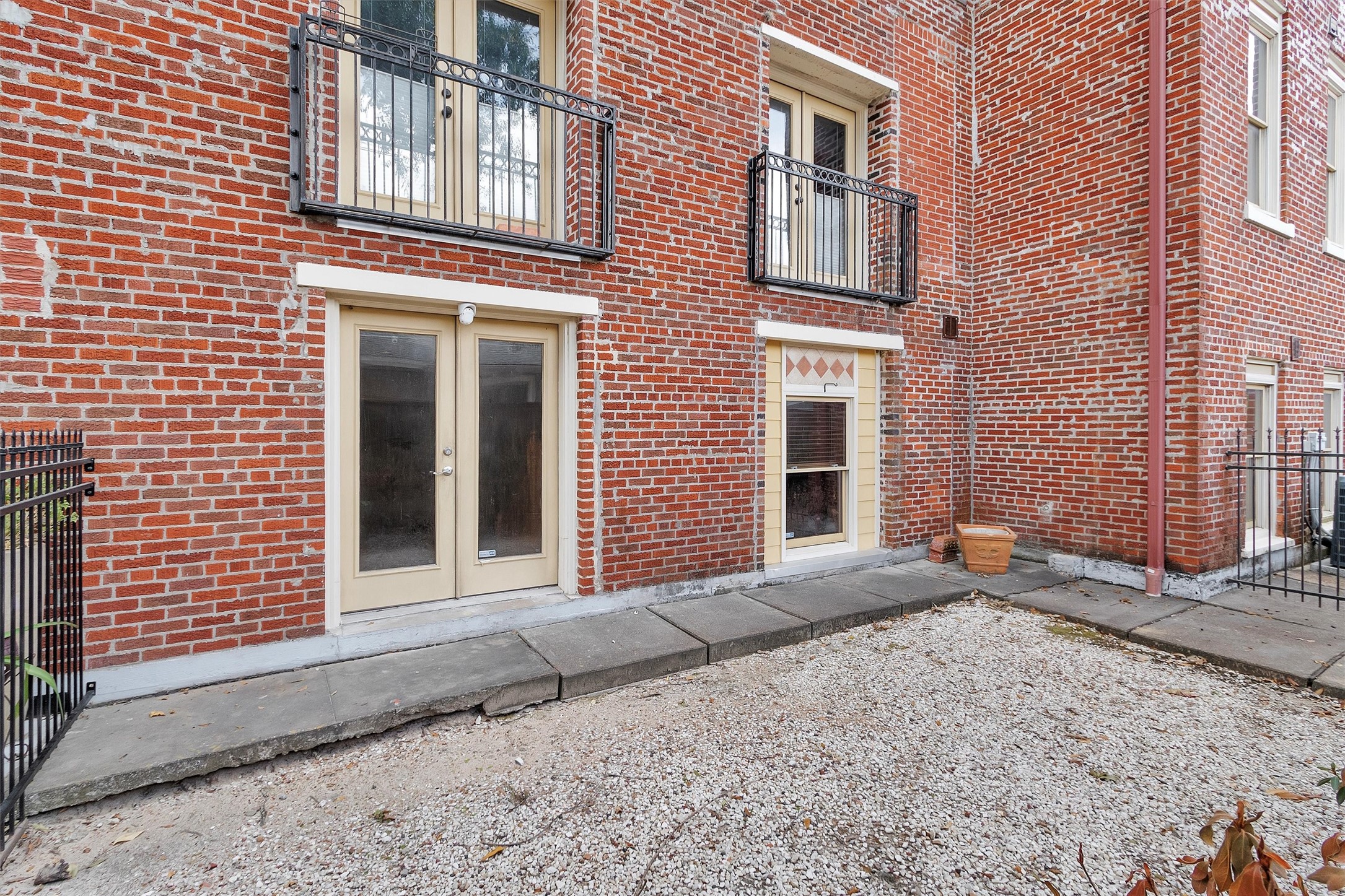 215 West Norma Street, Unit 104 Houston, TX 77009 - Photo 34 of 37 a front view of a house with a yard