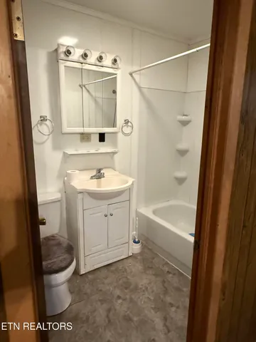 $300,000 | 9316 Tipple Lane, Mascot, TN 37806