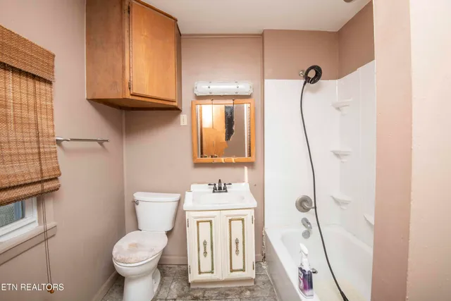 $300,000 | 9316 Tipple Lane, Mascot, TN 37806