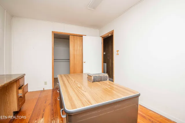 $300,000 | 9316 Tipple Lane, Mascot, TN 37806