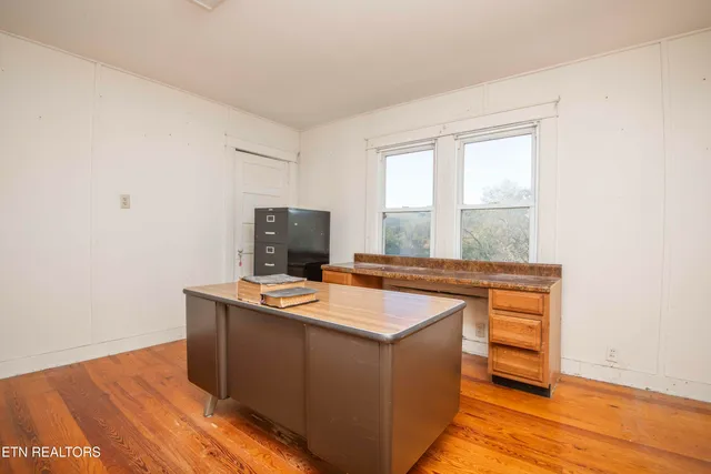 $300,000 | 9316 Tipple Lane, Mascot, TN 37806