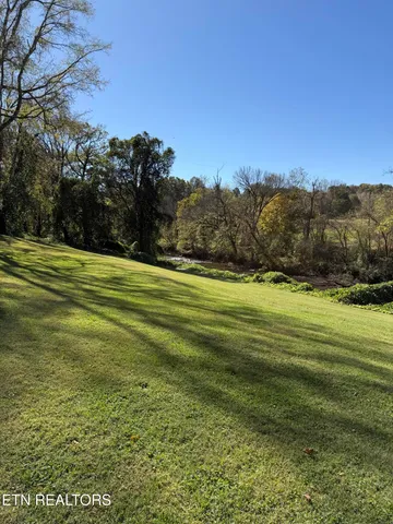 $300,000 | 9316 Tipple Lane, Mascot, TN 37806