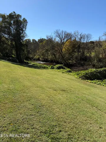 $300,000 | 9316 Tipple Lane, Mascot, TN 37806