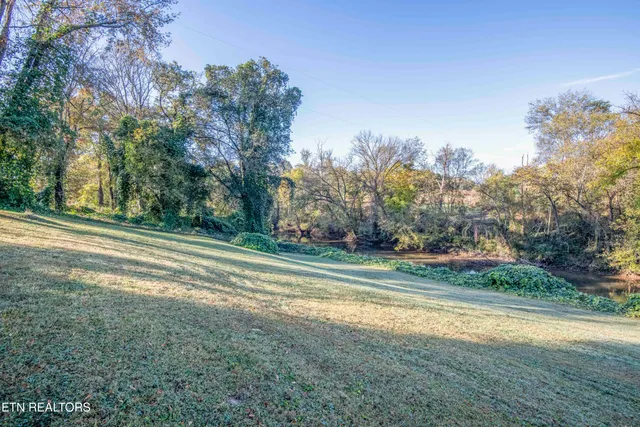 $300,000 | 9316 Tipple Lane, Mascot, TN 37806