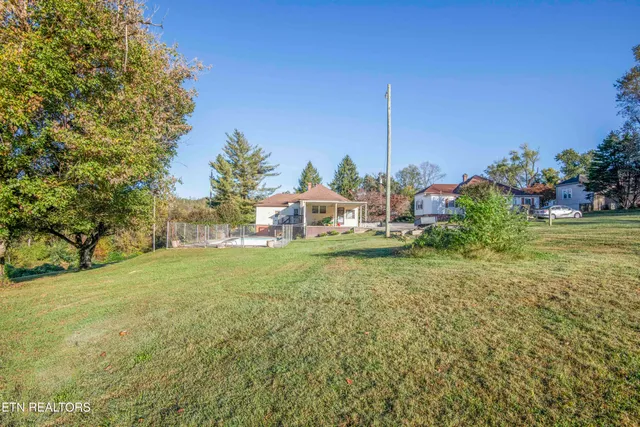 $300,000 | 9316 Tipple Lane, Mascot, TN 37806