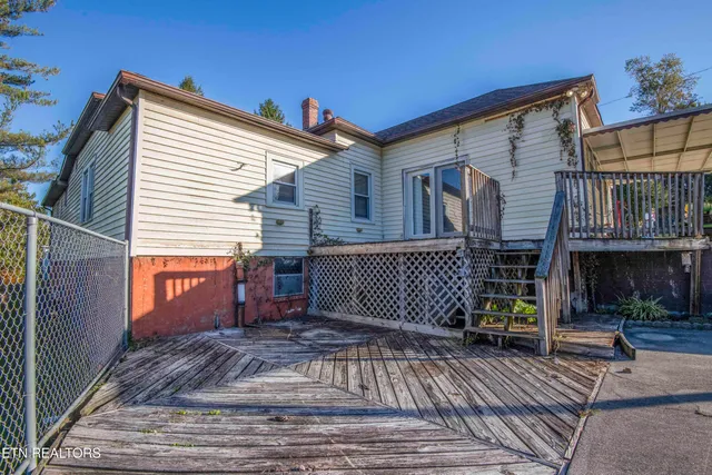 $300,000 | 9316 Tipple Lane, Mascot, TN 37806