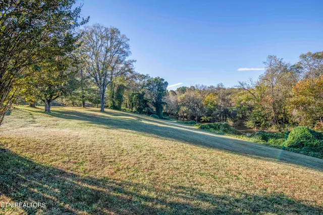 $300,000 | 9316 Tipple Lane, Mascot, TN 37806