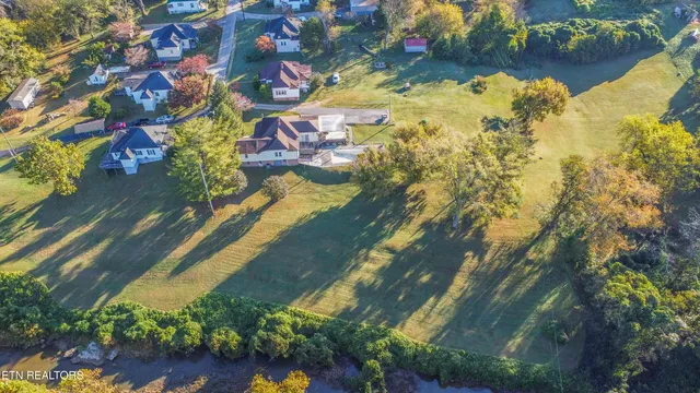 $300,000 | 9316 Tipple Lane, Mascot, TN 37806