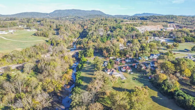 $300,000 | 9316 Tipple Lane, Mascot, TN 37806