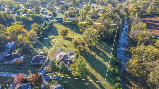 $300,000 | 9316 Tipple Lane, Mascot, TN 37806