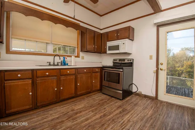 $300,000 | 9316 Tipple Lane, Mascot, TN 37806