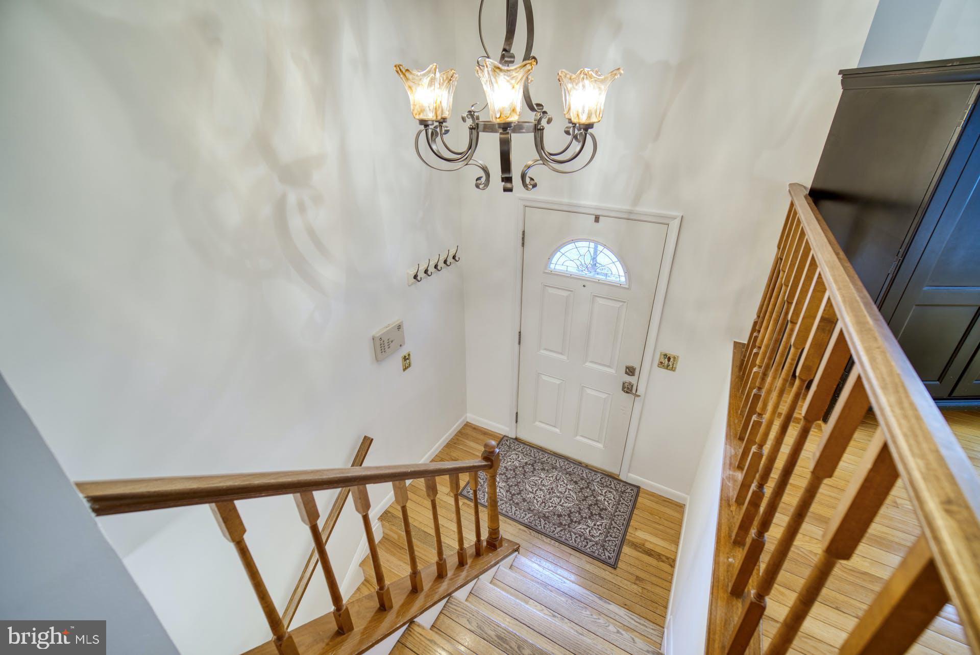 8286 Raindrop Way Springfield, VA 22153 - Photo 5 of 40 Entryway/Foyer