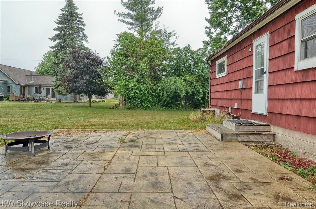 1630 School Road Rochester, MI 48307 - Photo 24 of 26 Patio.jpg