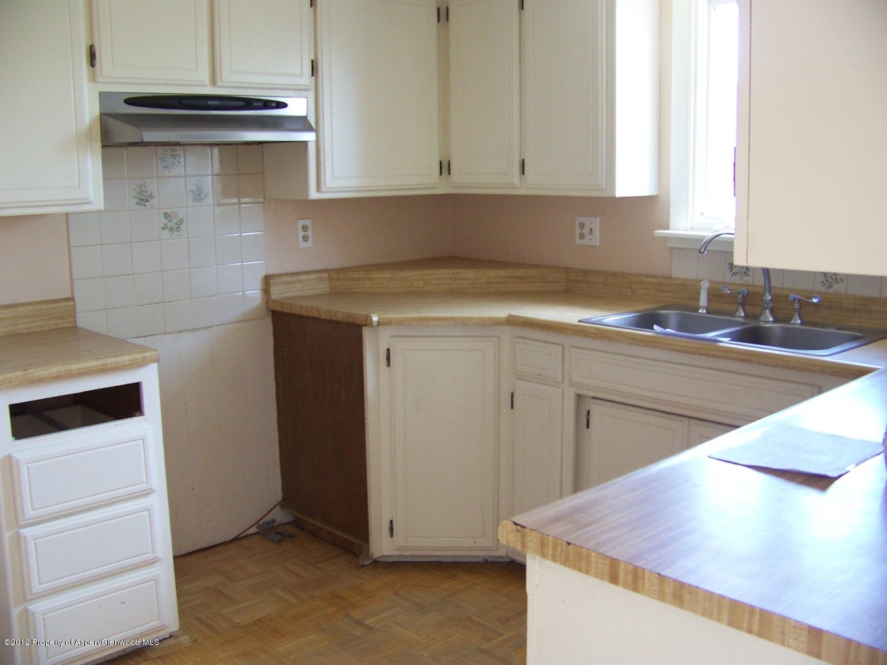 354 Arnold Avenue Rifle, CO 81650 - Photo 3 of 6 Kitchen