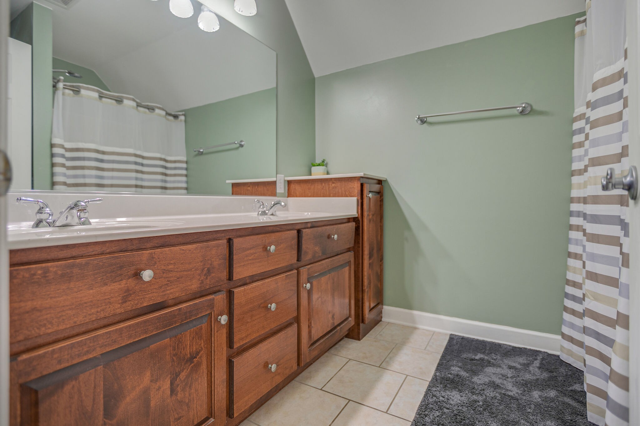 3029 Viewpointe Way Columbia, TN 38401 - Photo 23 of 40 a bathroom with a sink a vanity and a mirror