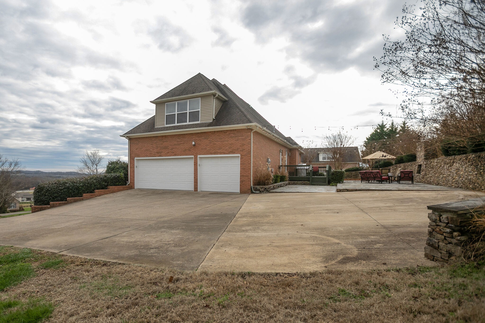 3029 Viewpointe Way Columbia, TN 38401 - Photo 33 of 40 a front view of a house with a yard and garage