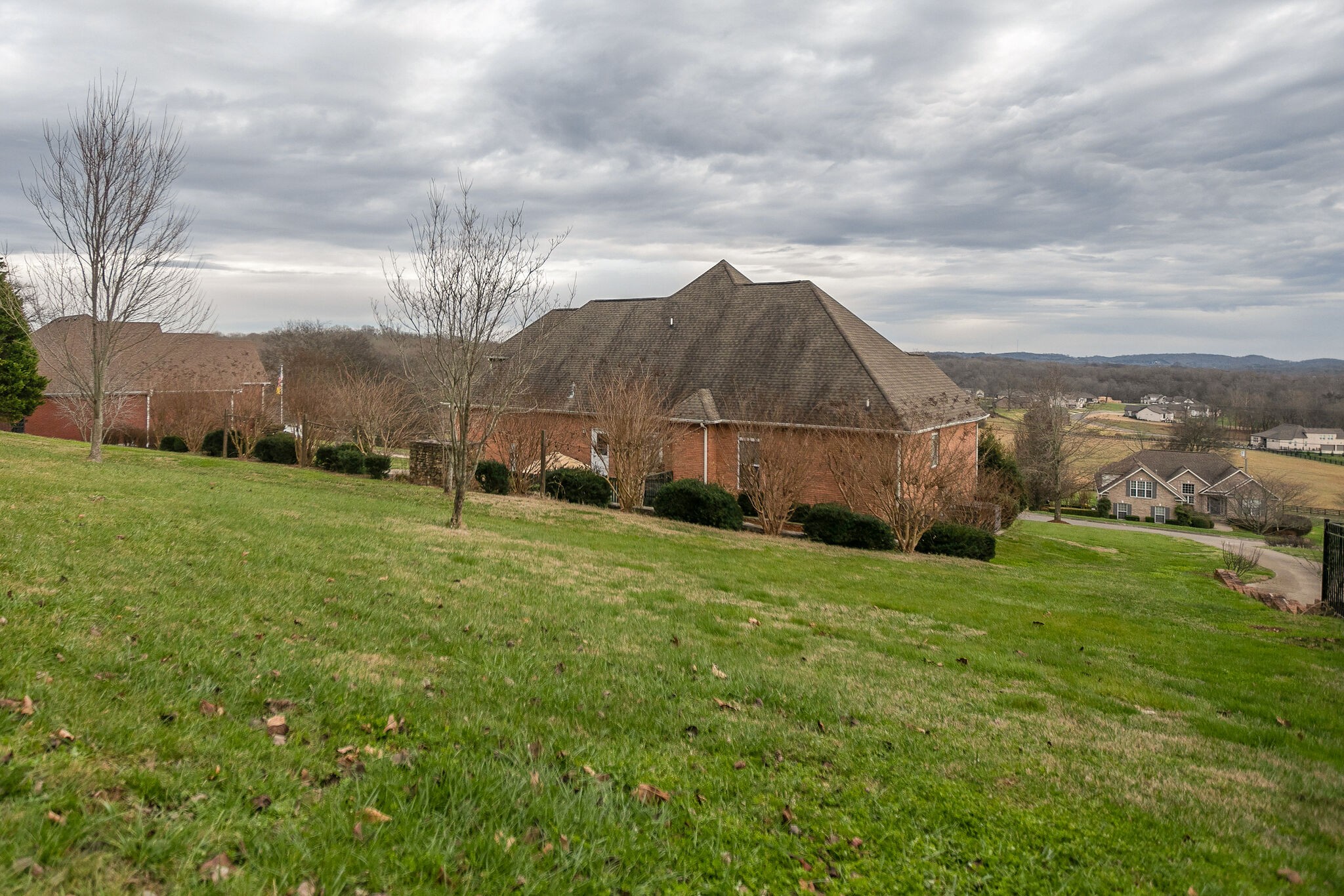 3029 Viewpointe Way Columbia, TN 38401 - Photo 36 of 40 a backyard of a house with lots of green space