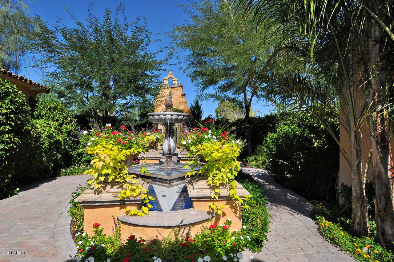 6901 East Sunnyvale Road Paradise Valley, AZ 85253 - Photo 3 of 45 Entry_Courtyard