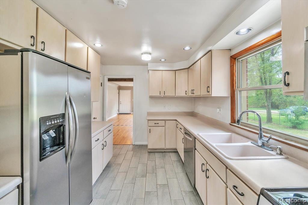 3039 Donley Avenue Rochester, MI 48309 - Photo 12 of 33