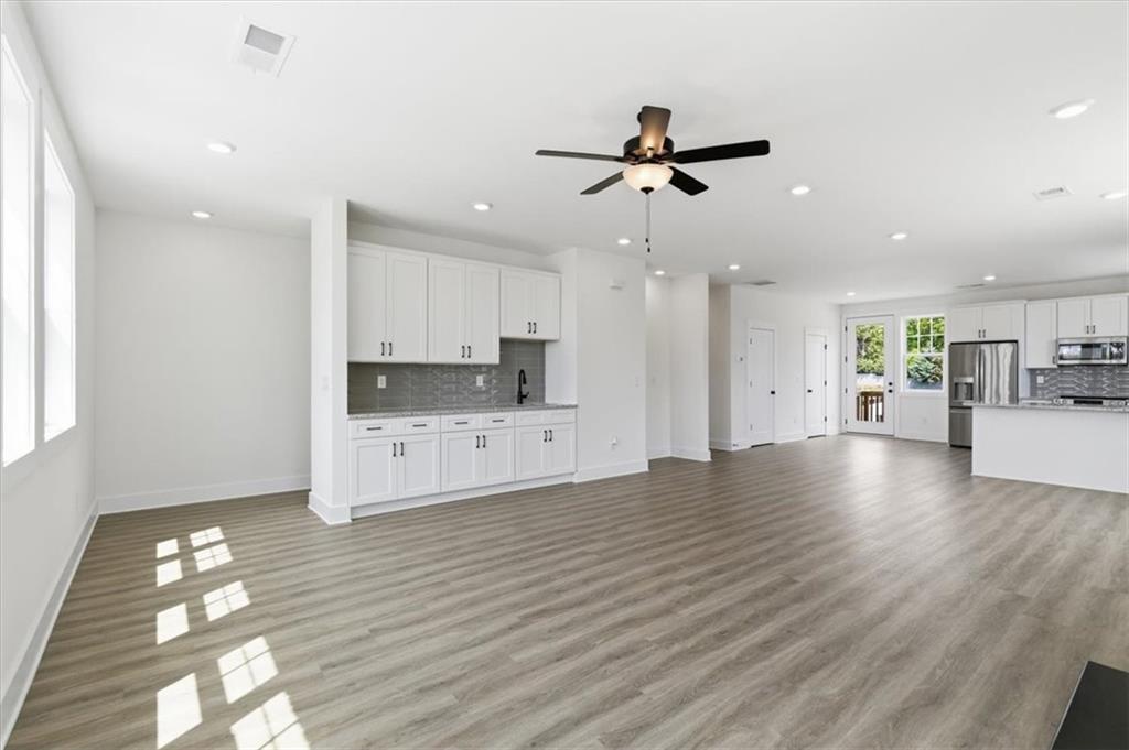 208 Mission Way Atlanta, GA 30315 - Photo 13 of 43 a view of kitchen and windows