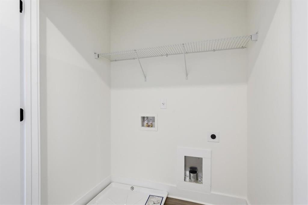 208 Mission Way Atlanta, GA 30315 - Photo 25 of 43 a bathroom with a window