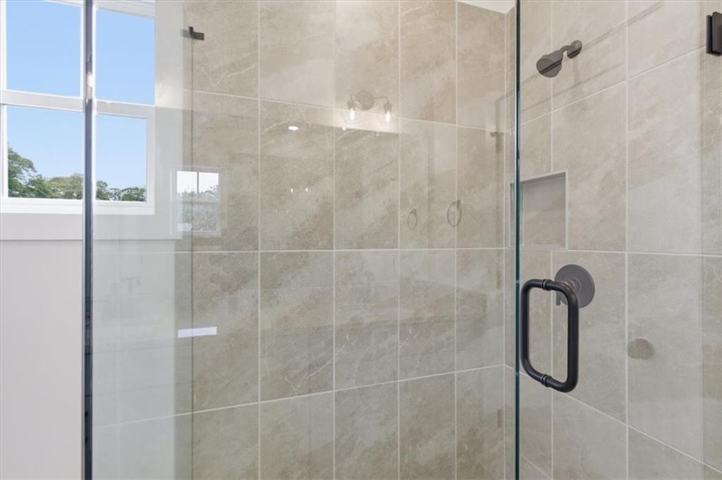 208 Mission Way Atlanta, GA 30315 - Photo 27 of 43 a bathroom with a shower