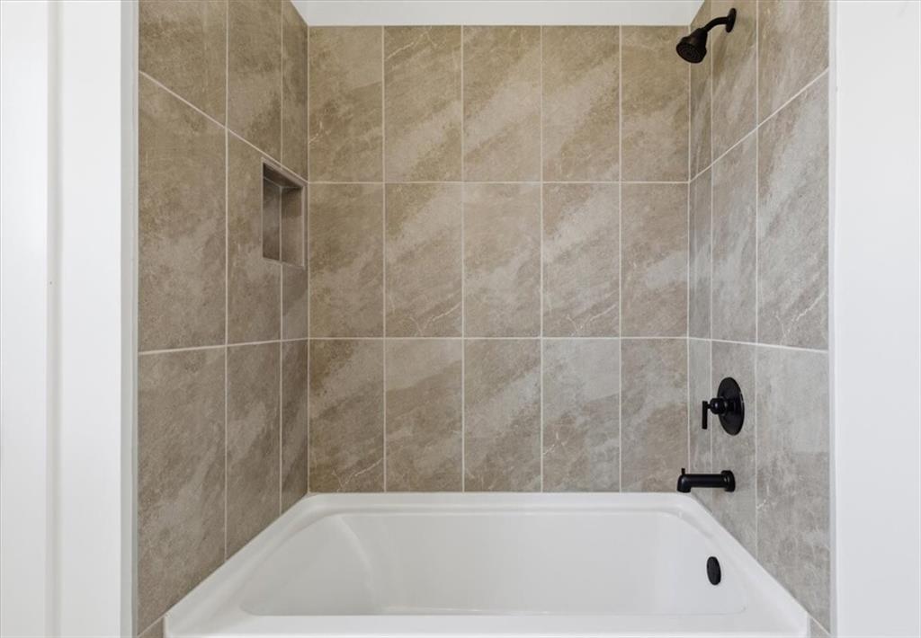 208 Mission Way Atlanta, GA 30315 - Photo 29 of 43 a bath tub sitting next to a shower