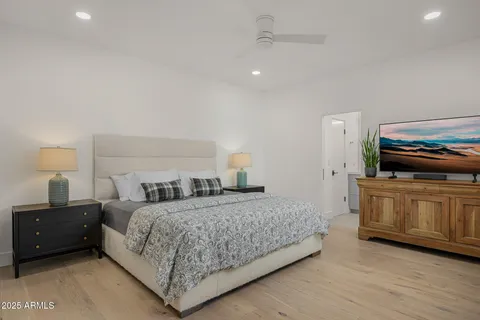 $2,450,000 | 10041 North 52nd Place, Paradise Valley, AZ 85253