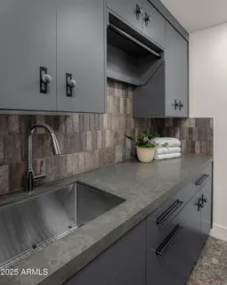 $2,450,000 | 10041 North 52nd Place, Paradise Valley, AZ 85253