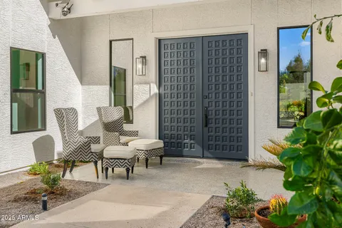 $2,450,000 | 10041 North 52nd Place, Paradise Valley, AZ 85253