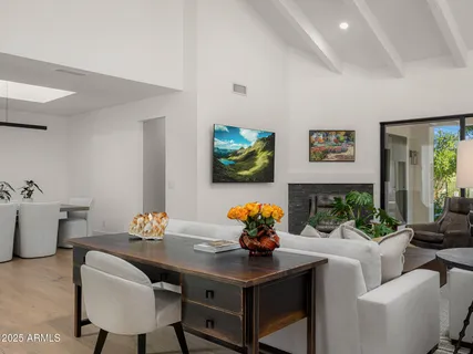 $2,450,000 | 10041 North 52nd Place, Paradise Valley, AZ 85253