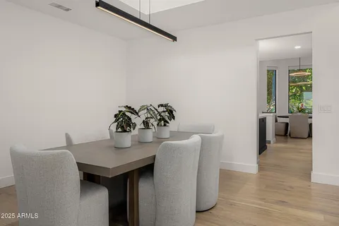 $2,450,000 | 10041 North 52nd Place, Paradise Valley, AZ 85253