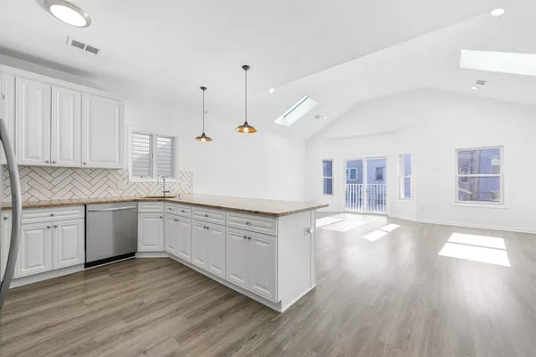 $3,800 | 62 Hutton Street, Unit 2, Jersey City, NJ 07307