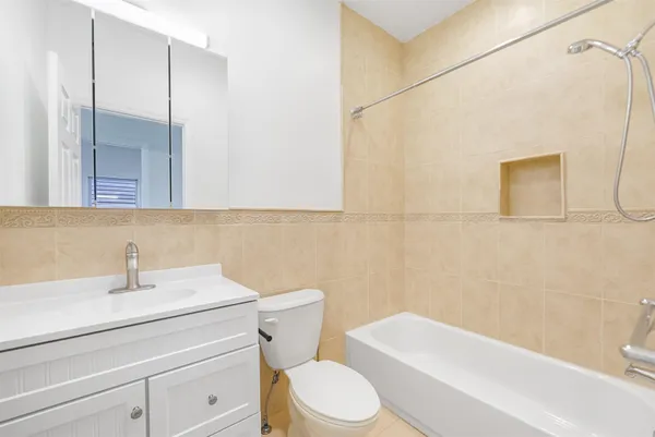 $3,800 | 62 Hutton Street, Unit 2, Jersey City, NJ 07307