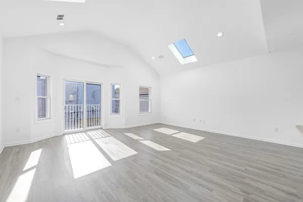 $3,800 | 62 Hutton Street, Unit 2, Jersey City, NJ 07307