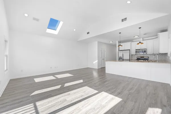 $3,800 | 62 Hutton Street, Unit 2, Jersey City, NJ 07307