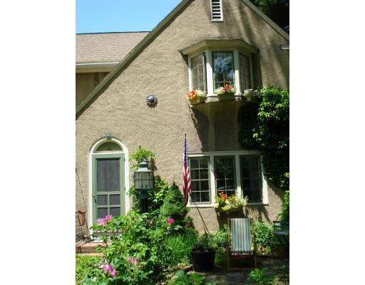 98 Bancroft Road Northampton, MA 01060 - Photo 3 of 25 Gallery Image 3