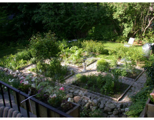 98 Bancroft Road Northampton, MA 01060 - Photo 5 of 25 Gallery Image 5