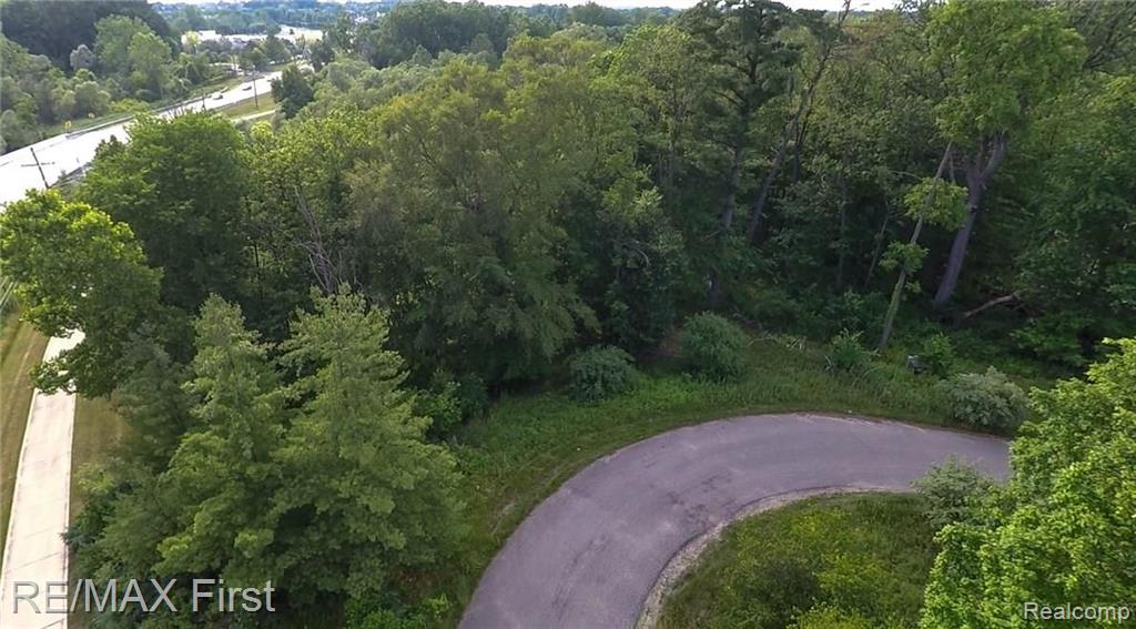 1589 Carriage Way Rochester, MI 48307 - Photo 15 of 16
