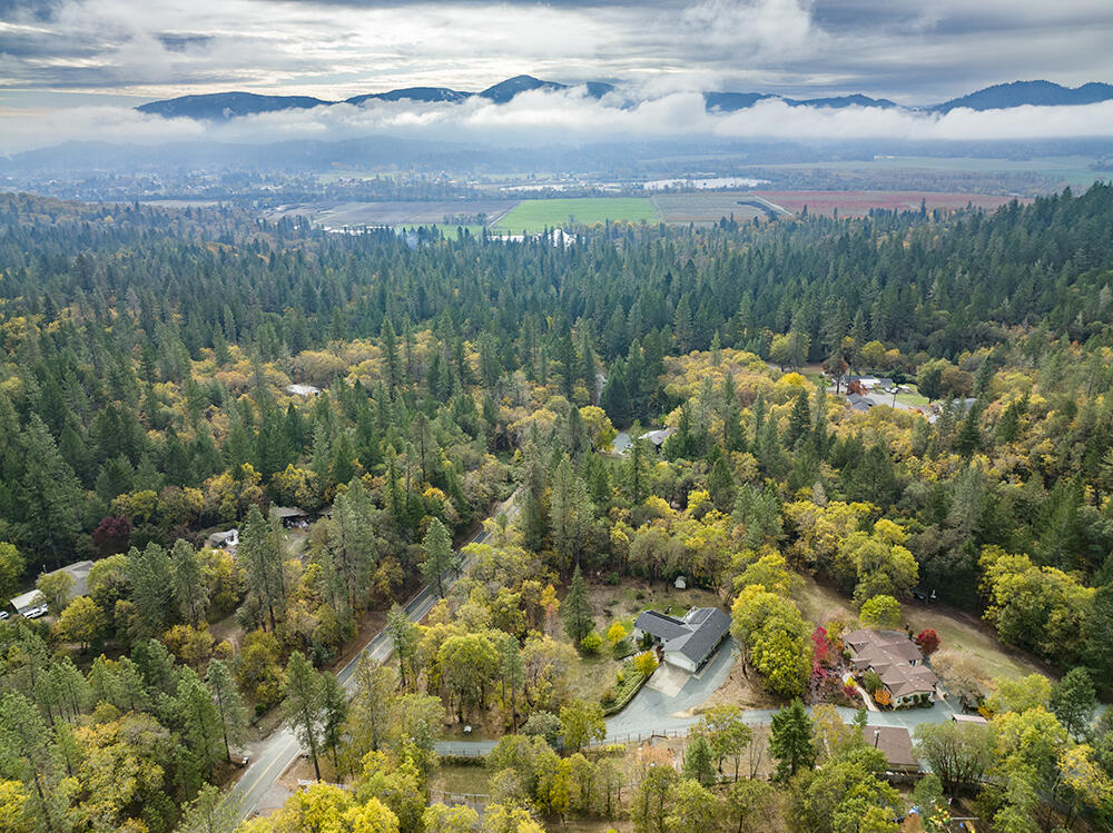 520 Stewart Road Grants Pass, OR 97526 - Photo 44 of 47