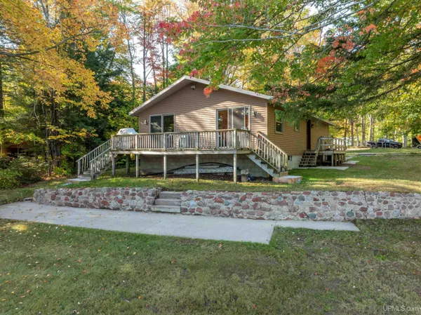 $489,000 | 3954 Hayward Road, Munising, MI 49862
