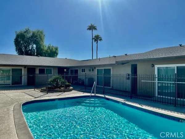 $2,395 | 685 East Vista Chino, Unit A, Palm Springs, CA 92262