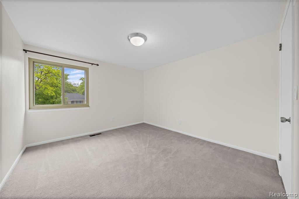 2753 Powderhorn Ridge Road Rochester Hills, MI 48309 - Photo 20 of 35