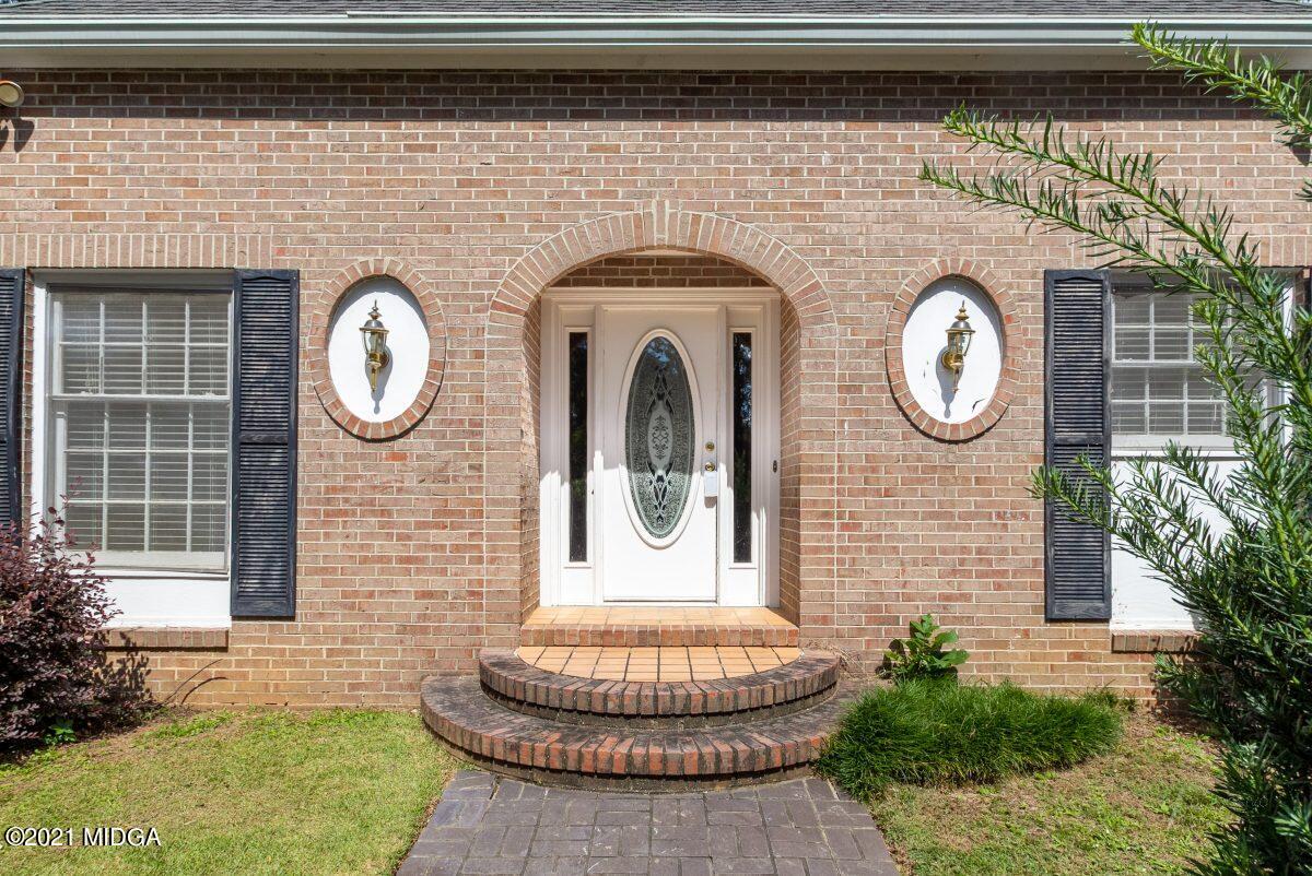 903 Tucker Road Macon, GA 31210 - Photo 2 of 31 a front view of a house with garden